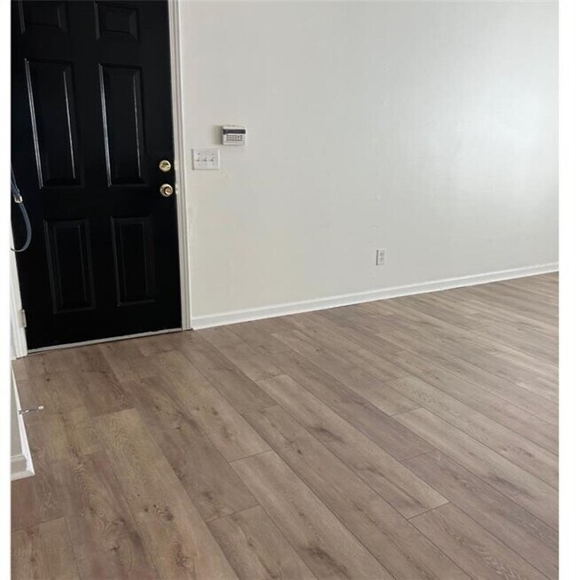 Building Photo - 10101 Waldrop Pl