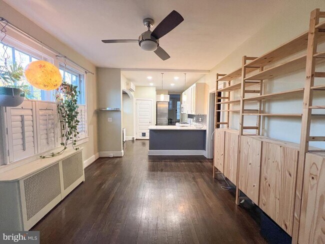 Foto del edificio - 7133 Sycamore Ave