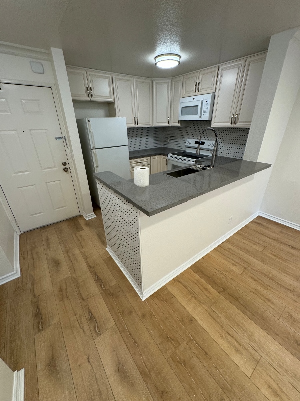 Building Photo - 3520 Lebon Dr