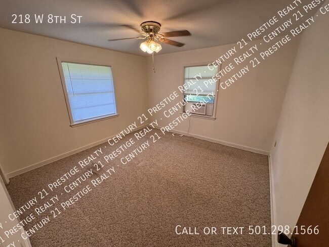 Foto del edificio - 218 W 8th St