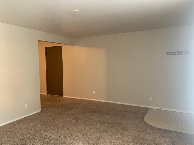 Building Photo - 2714 W Millbrook Ct