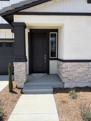 Building Photo - 9567 Silverstein Dr