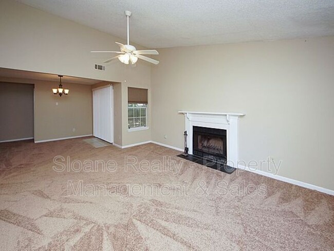 Foto del edificio - 1022 Oakcrest Dr