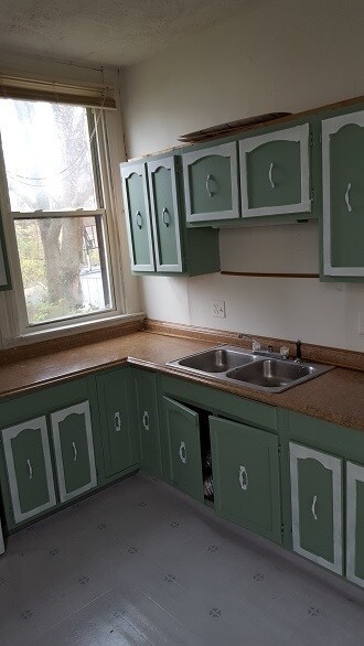 Foto del edificio - Wonderful family home on Dead end street.  West Price Hill.  Fully Updated 3-4 BR.