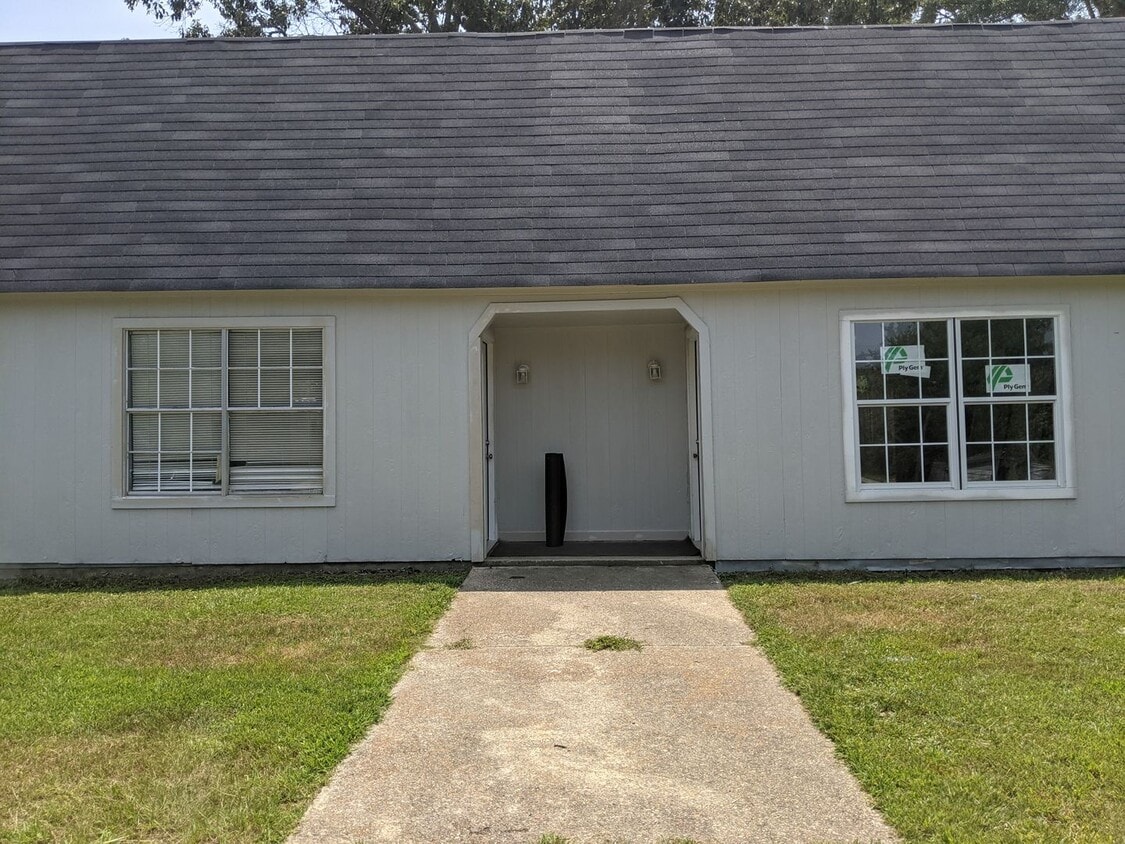 Primary Photo - 1 Bedroom / 1 bathroom Stonewall Apartment