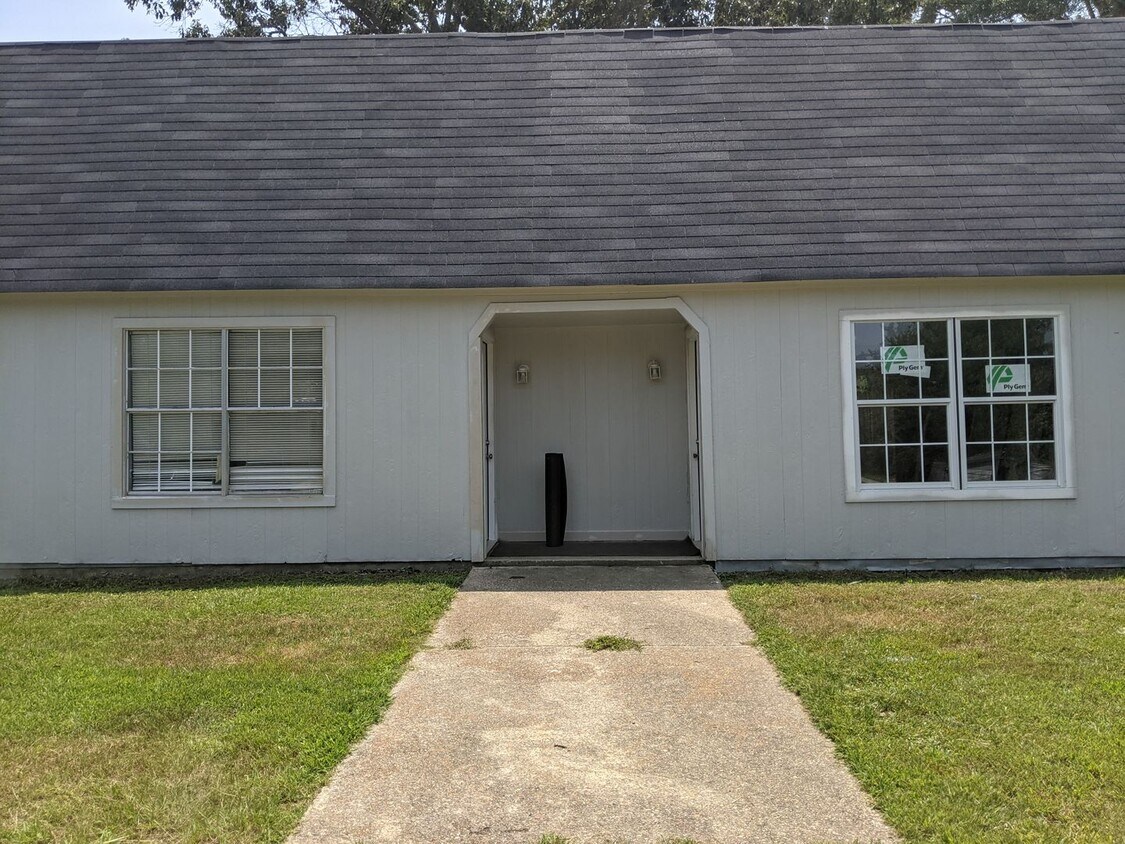Primary Photo - 214 Church Rd