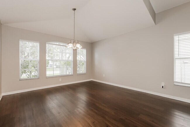 Building Photo - 11111 Newbridge Dr