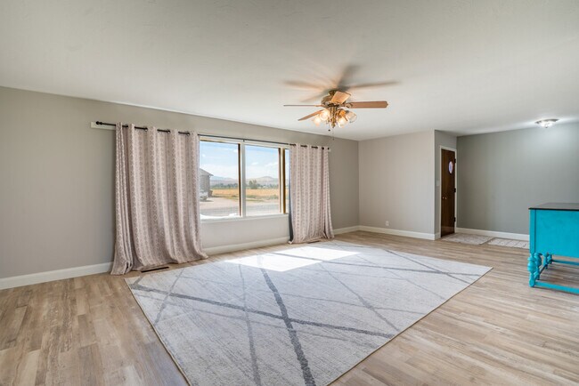 Building Photo - 182 S 800 E
