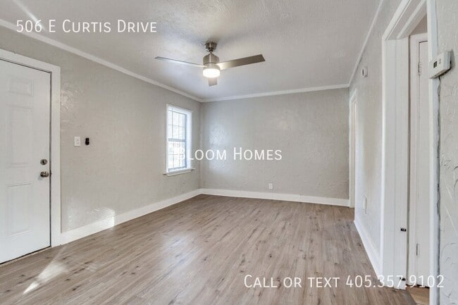 Building Photo - 506 E Curtis Dr