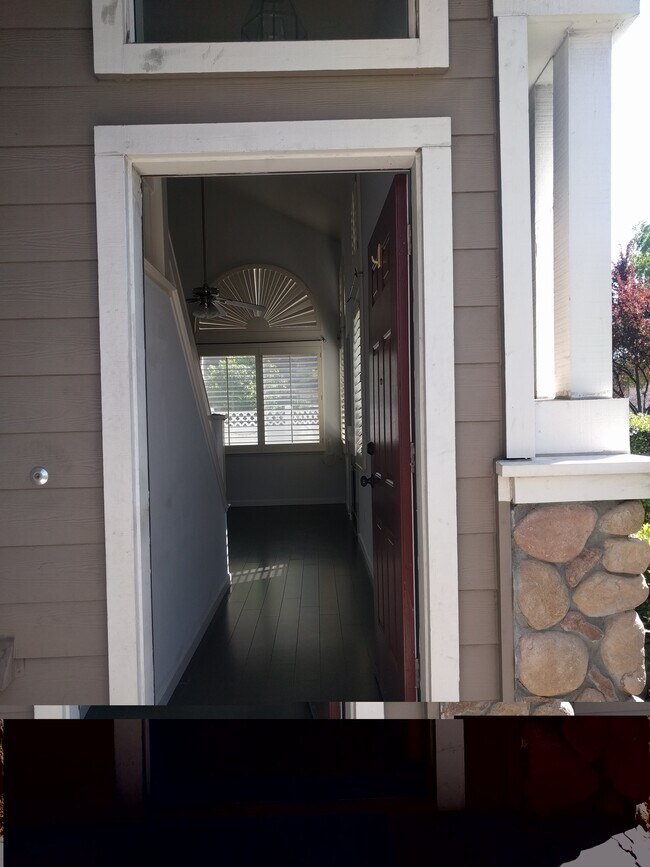 Foto del edificio - 5674 Impatiens Cmn