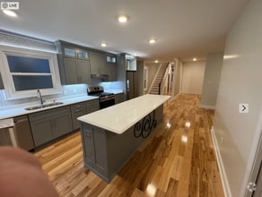 Building Photo - 147 Linden Ave