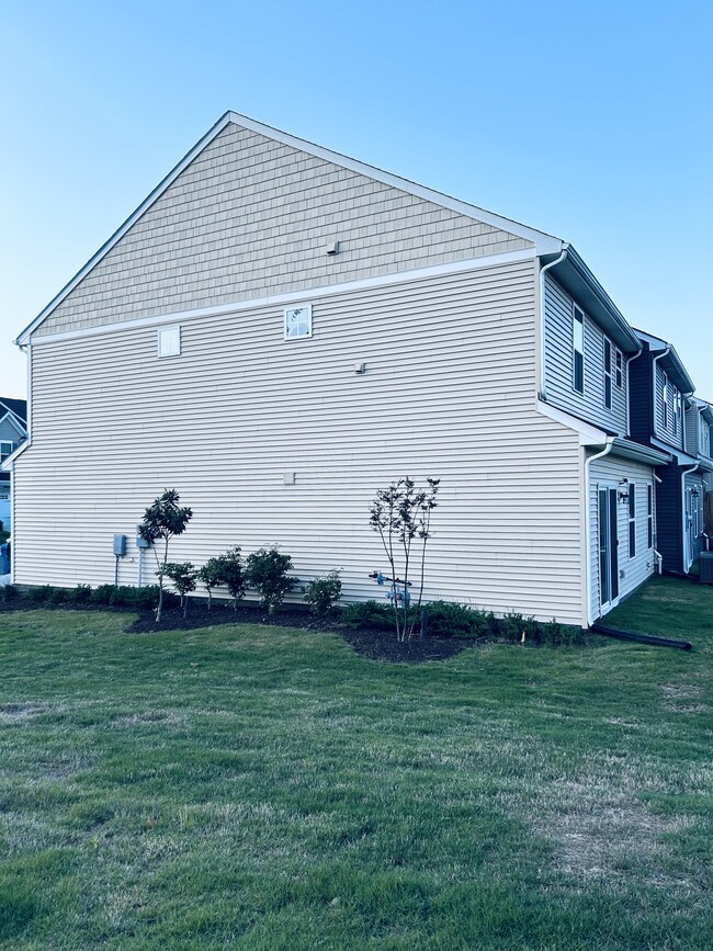Building Photo - 3402 Foxglove Dr