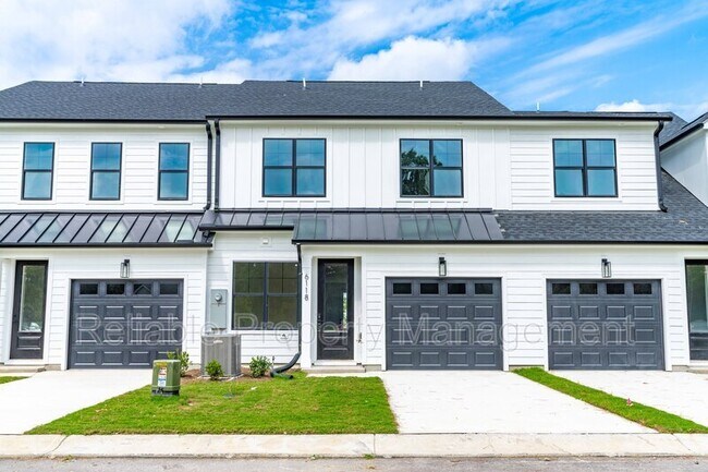 Foto del edificio - 6108 Fox Rd