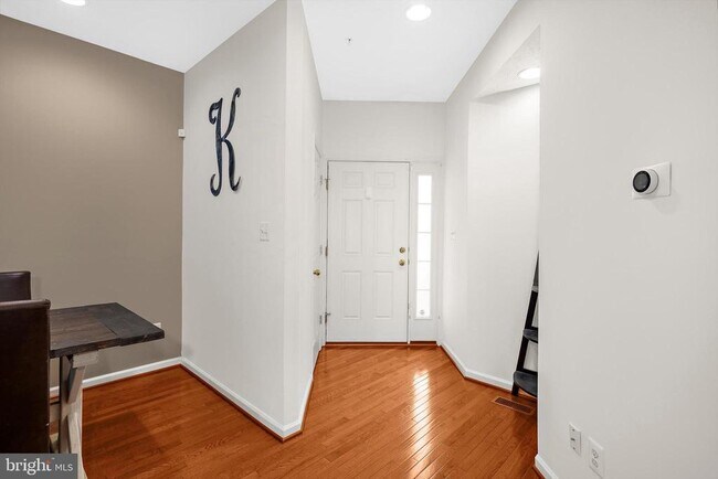 Foto del edificio - 4749 Thistle Hill Dr