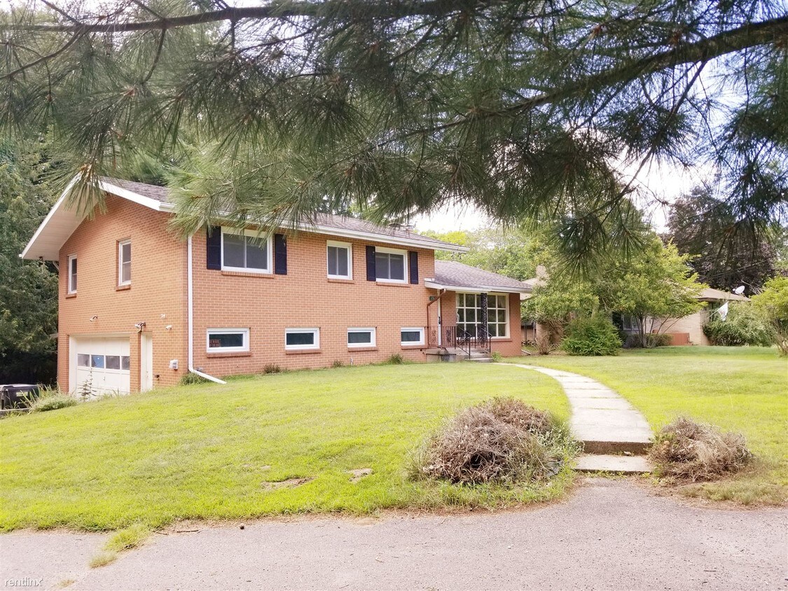 Primary Photo - 4 br, 3 bath House - 1763 Derbyshire St SE