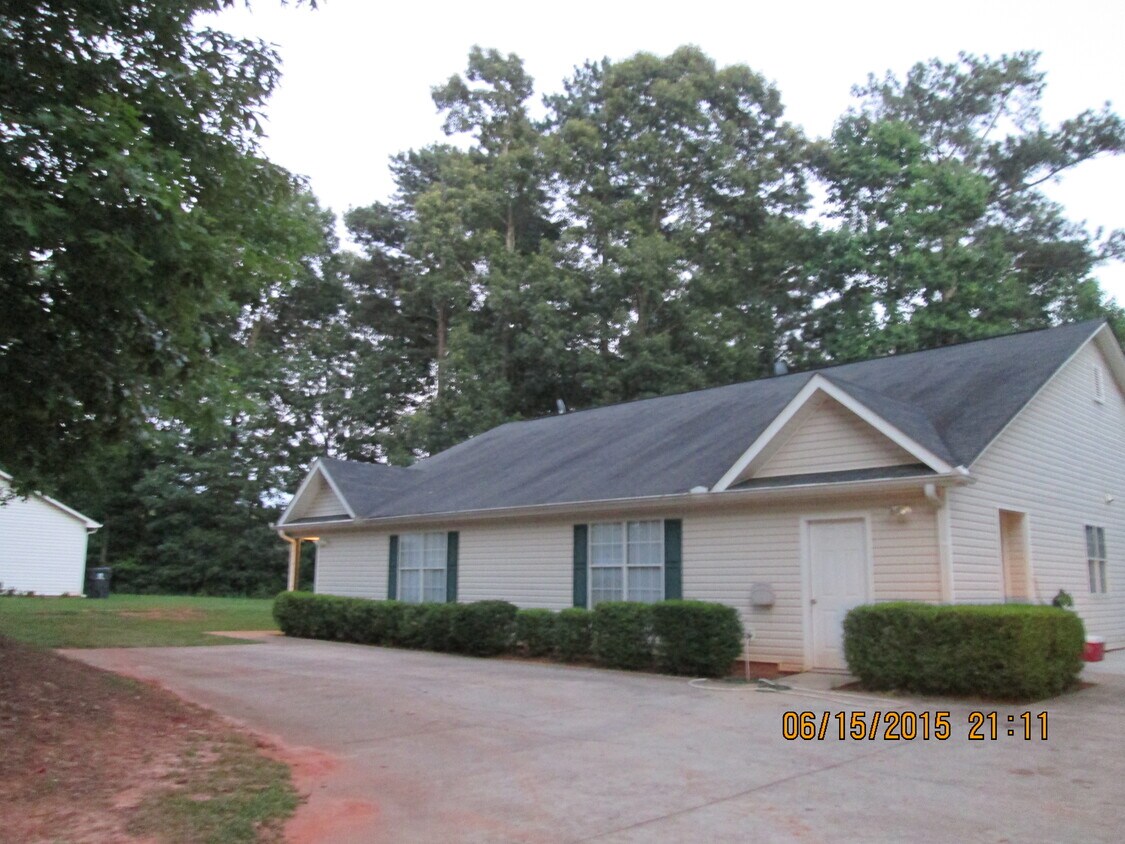 6237 Dorsett Shoals Rd, Douglasville, GA 30135 Townhome Rentals in