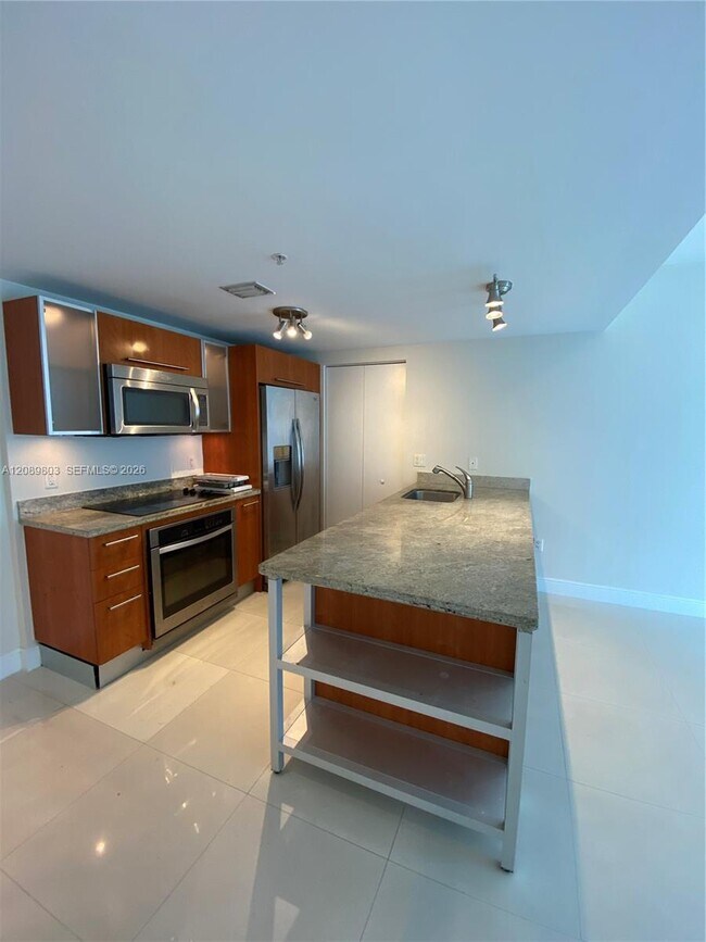 Foto del edificio - 185 SW 7th St