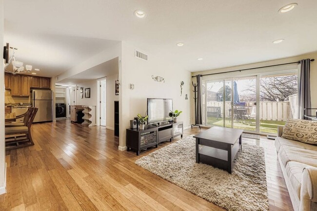 Large 3 bedroom, 2 bathroom peaceful condo - Large 3 bedroom, 2 bathroom peaceful condo