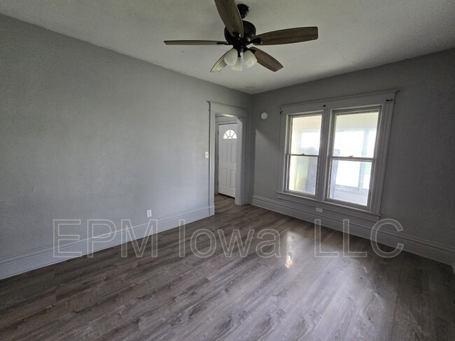 Foto del edificio - 908 W 3rd St