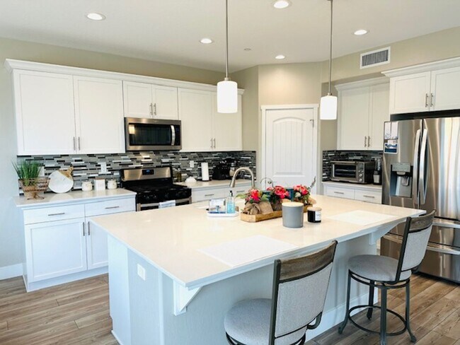 Building Photo - $3,350 West Fresno, 4 Beds + Loft - W. Nor...