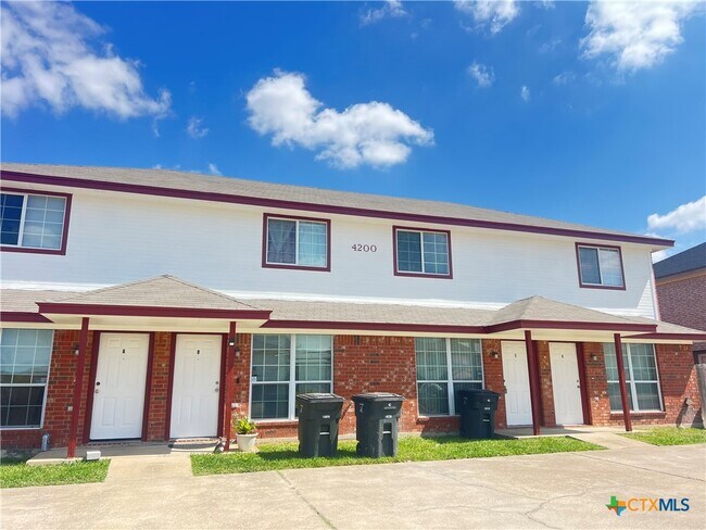 Foto del edificio - 4200 Alan Kent Dr