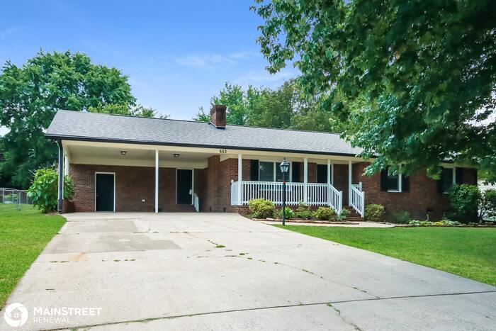 Primary Photo - 663 Sunridge Dr, Lincolnton, NC 28092