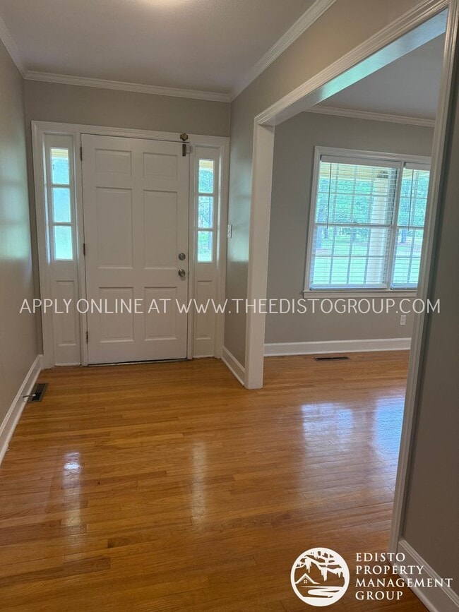 Building Photo - Charming Country Living with Modern Comforts