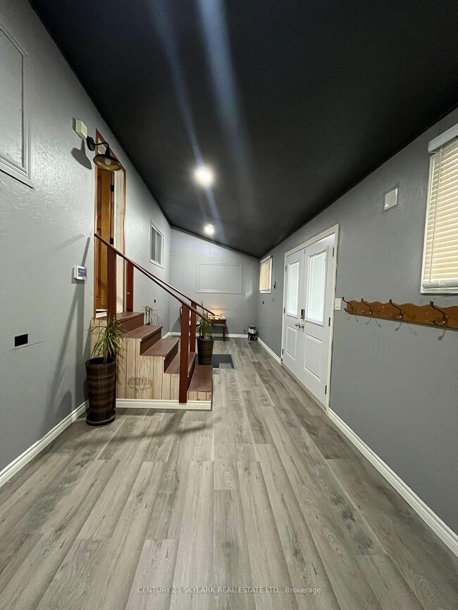 Building Photo - 122 Boullee St