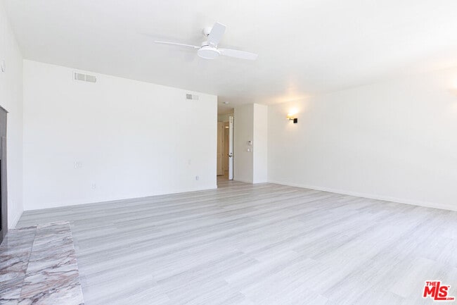 Building Photo - 5430 Amigo Ave
