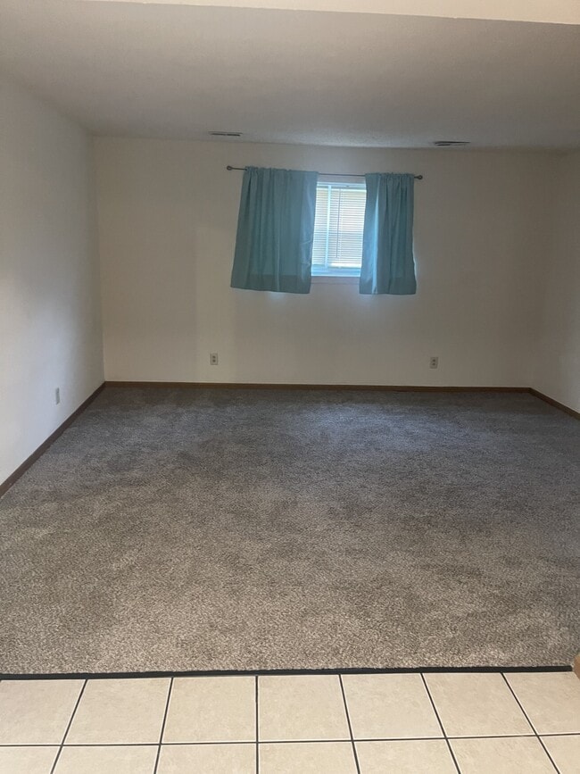 Building Photo - 1615 Sylvan Ln