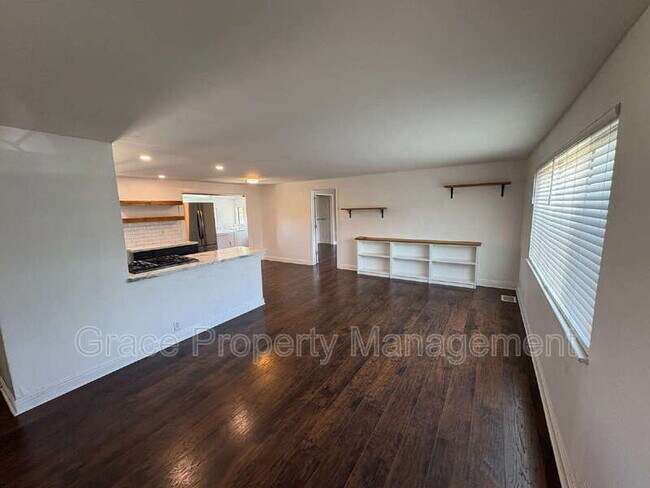 Building Photo - 1541 W 50th Ave
