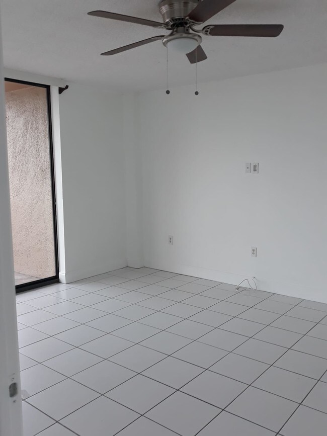 Dormitorio principal - 16751 NE 9th Ave