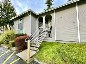 Building Photo - 17310 NE 45th St