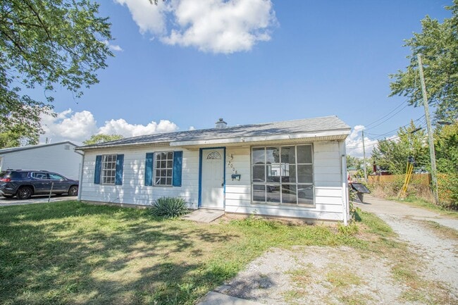 Building Photo - COZY 3 BR HOME CENTRALLY LOCATED