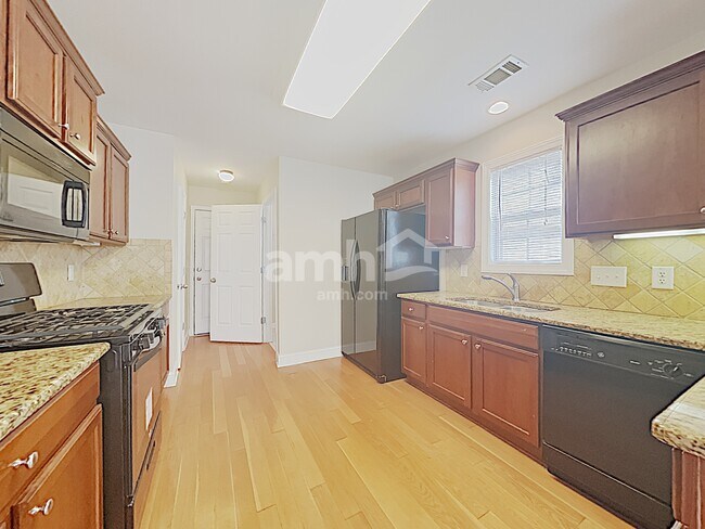 Building Photo - 2116 Benchmark Dr SW