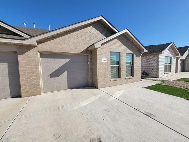 Building Photo - Beautiful 3 bed 2 bath!