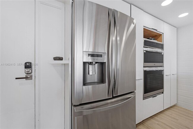 Foto del edificio - 7601 E Treasure Dr