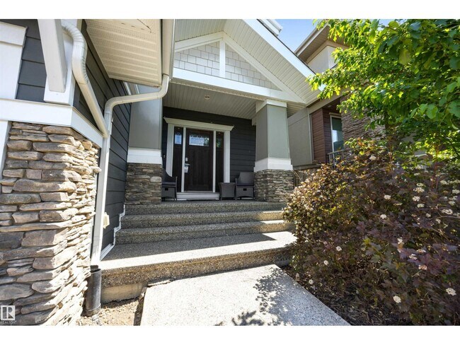 Building Photo - 1305 Hainstock Way SW