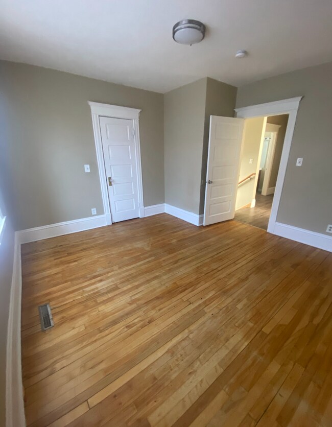Foto del edificio - 1422 N Girard Ave
