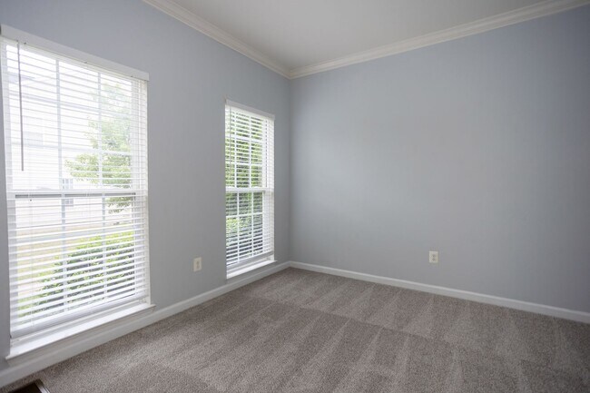 Building Photo - Spacious & Bright Home in Parks of Piedmon...