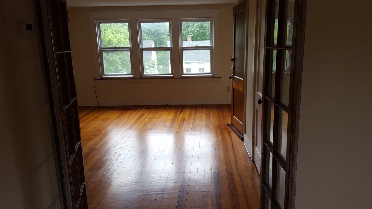 Primary Photo - 32 Westwood Rd
