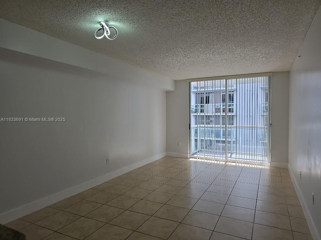 Foto principal - 5091 NW 7th St