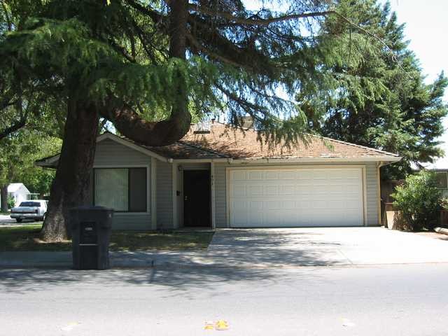 Primary Photo - Duplex For Rent in Modesto