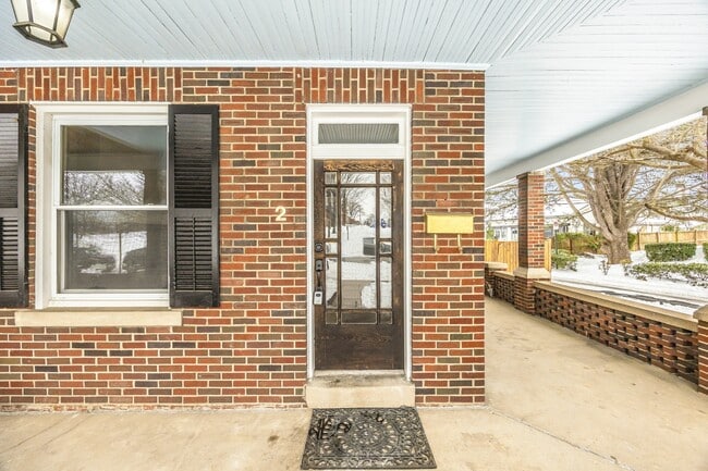 Foto del edificio - 2 College Ave