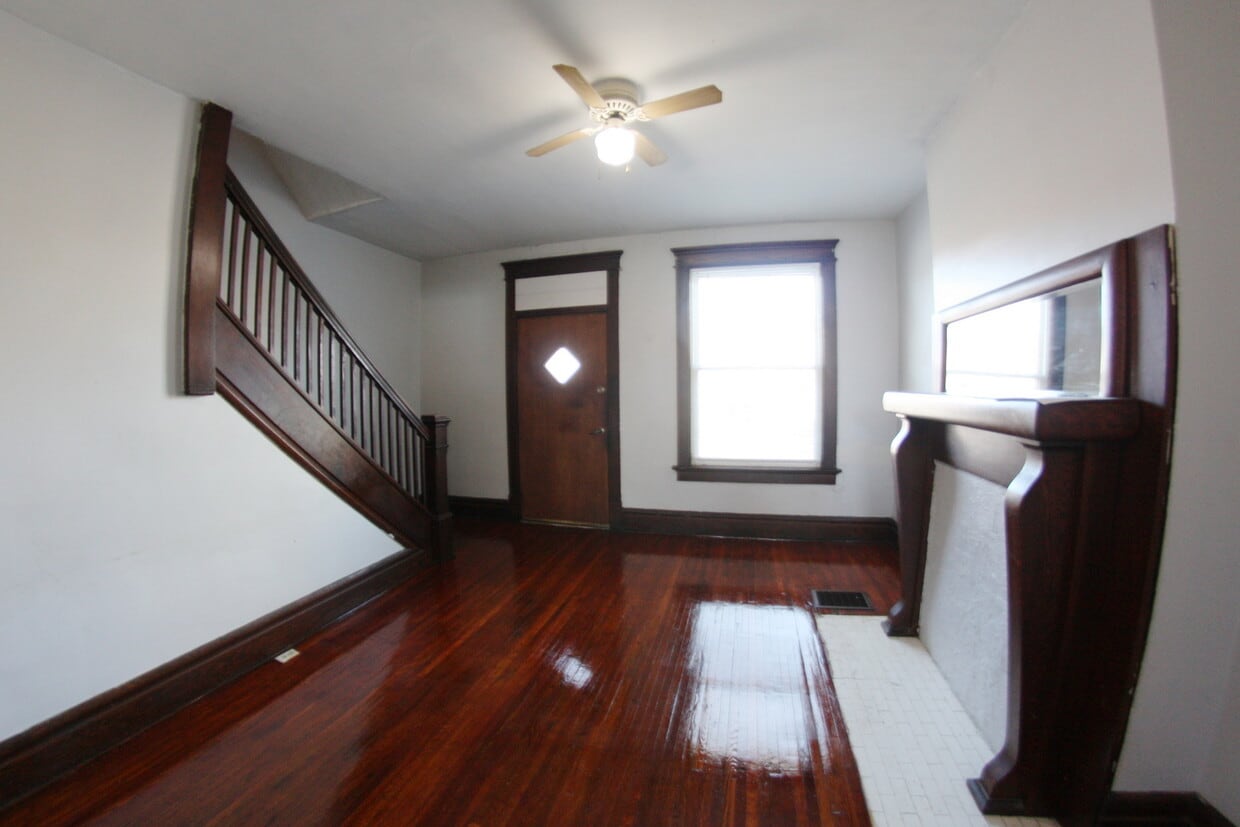 Primary Photo - 2492 Summit St