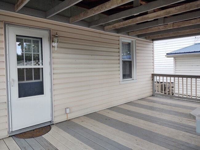 Back Porch/Deck - 3121 Walnut Ave