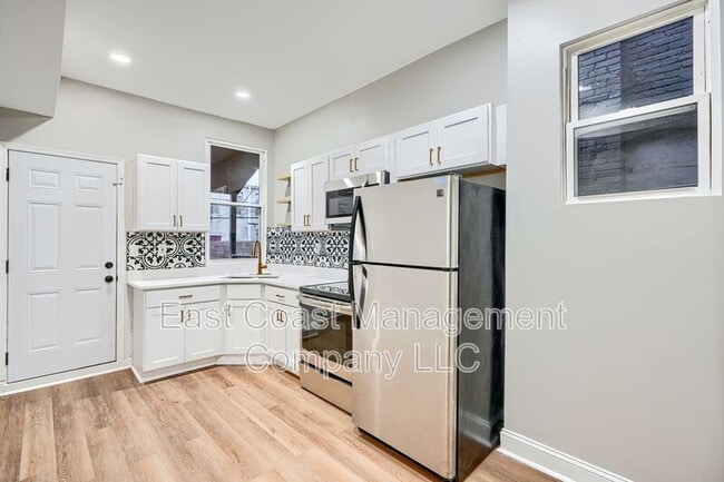 Building Photo - 319 S Mount St