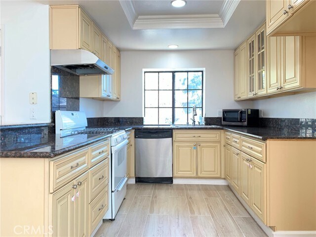 Building Photo - 2303 Presado Dr