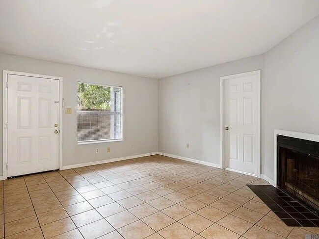 Foto del edificio - 844 Hammond Manor Dr