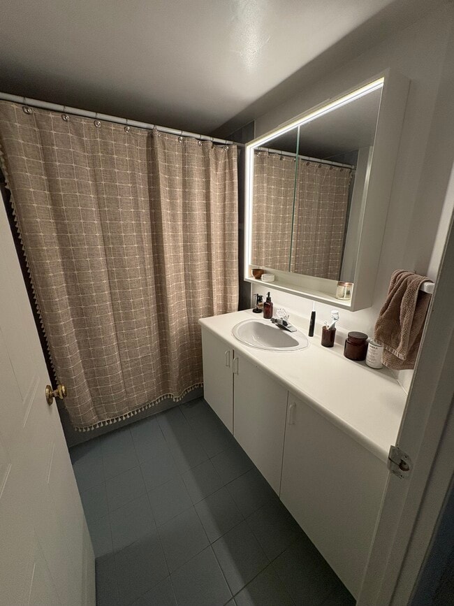 Bathroom - 615 Rue Richmond